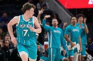 火爆NBA马刺vs勇士jrs直播_火爆NBA马刺vs勇士jrs直播在线观看_免费看直播